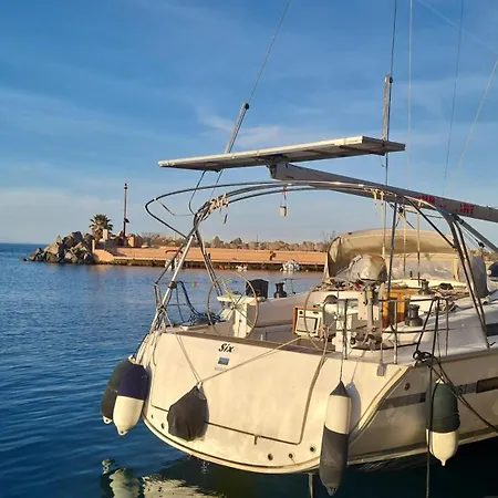 Boat Botel *